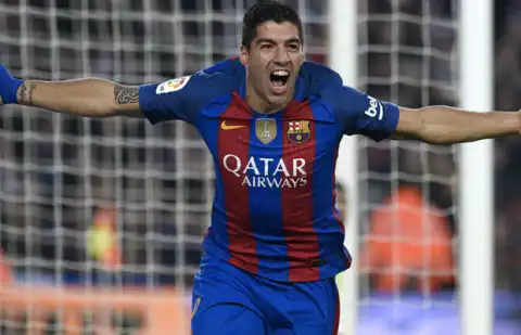Suarez agrees contract extension with Barcelona until 2021